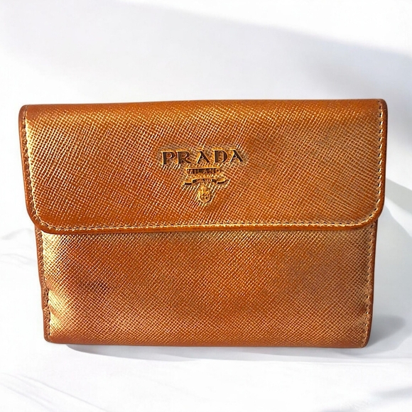 Prada Saffiano Leather Compact Wallet in Metallic Oro Gold with COA - Picture 2 of 12